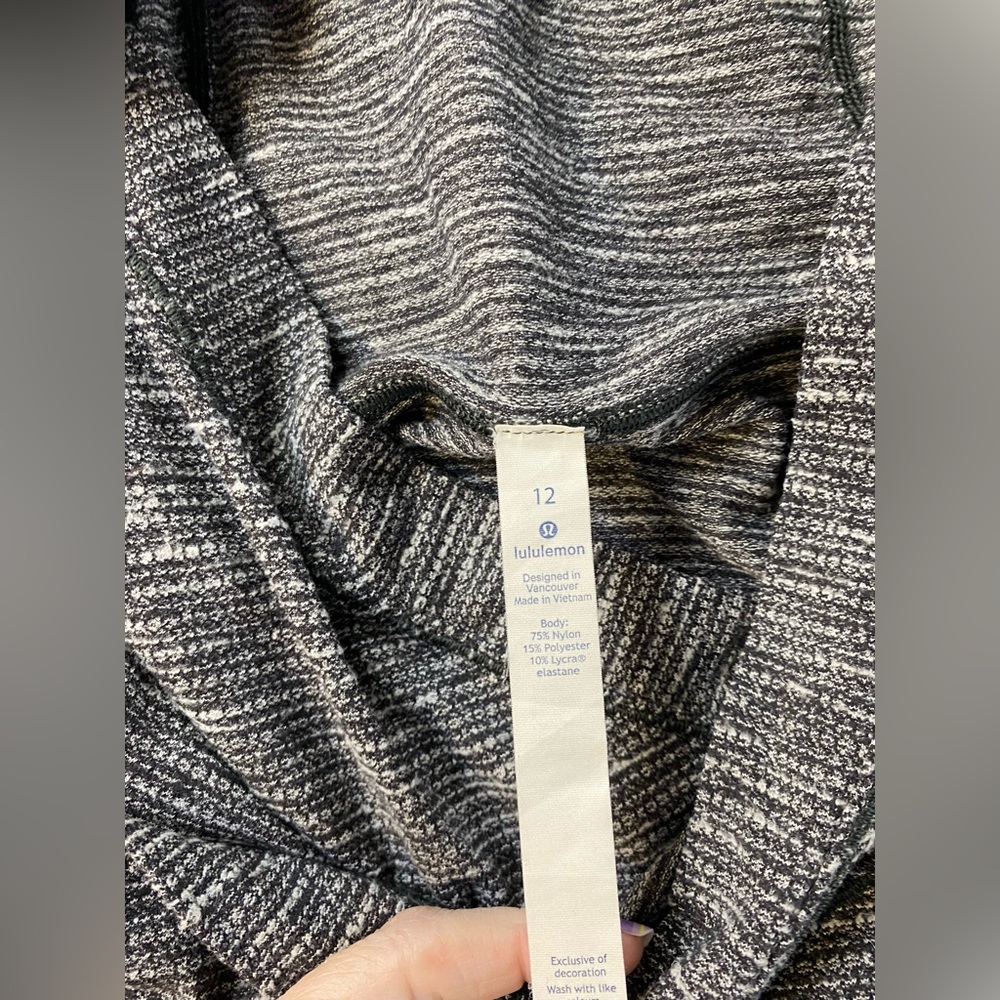 Lululemon Healthy Heart Pullover II size 12 - Picture 14 of 14